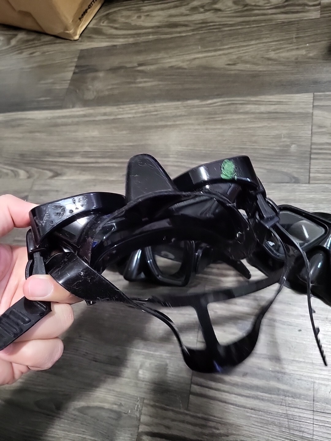 SEA SNORKLE MASK 2 ADULTS SIZE AND ONE KID SIZE
