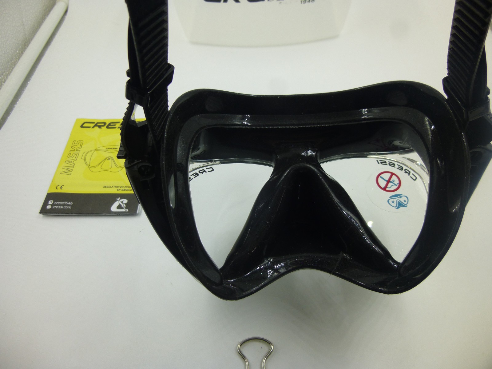 Cressi Penta Scuba Diving / Dive Mask / Black / Clear Lenses Hard Carry Case