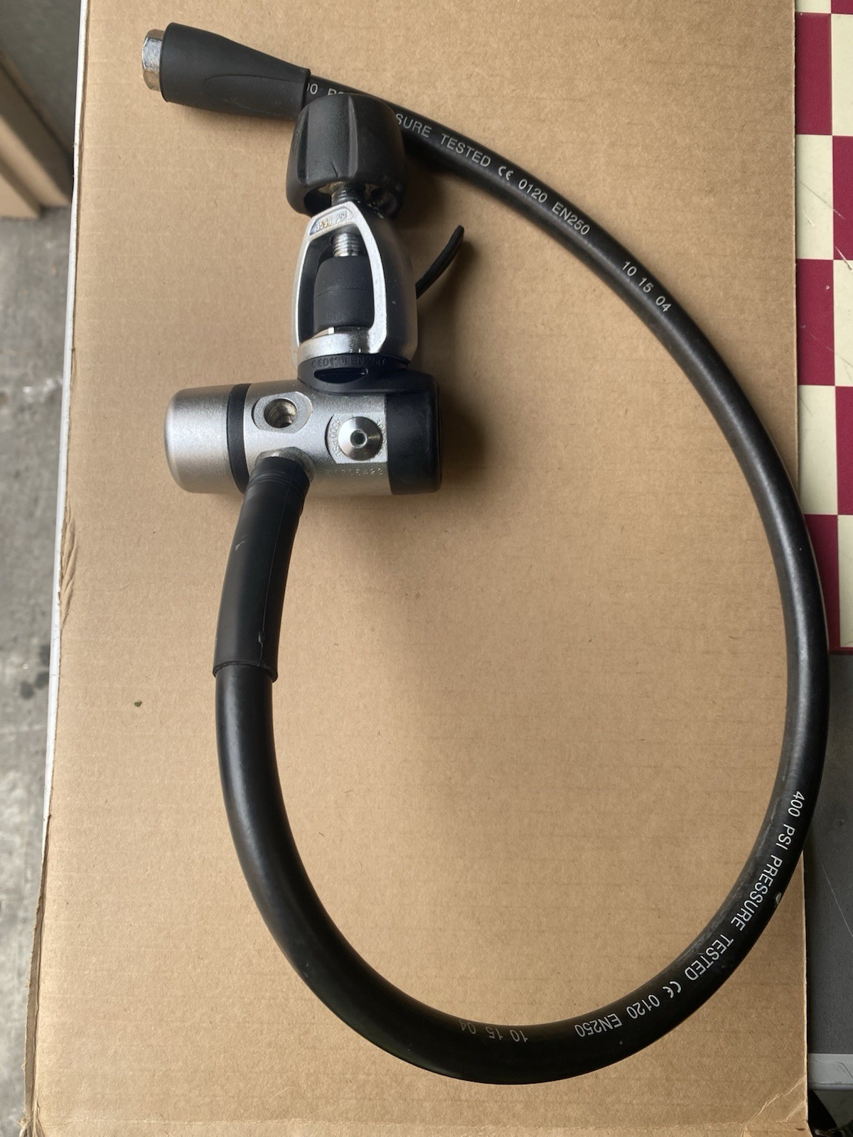 SCUBA DIVING PRE-OWNE GENESIS REGULATOR
