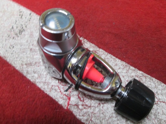 SCUBA DIVING PRE-OWNED MODERN AQUA-LUNG MICRA COLD WATER FIRST STAGE REGULATOR