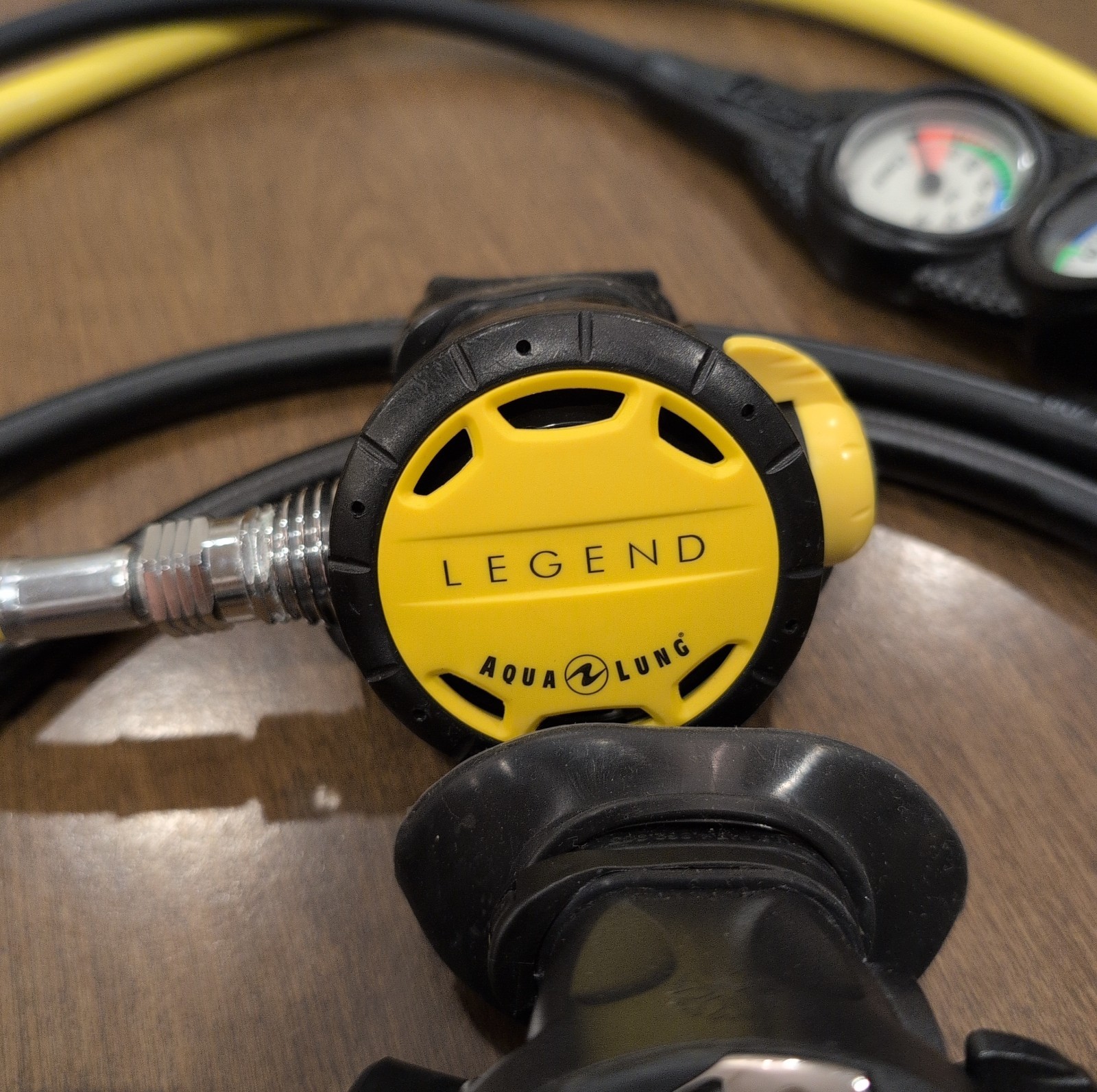 Aqualung Legend Scuba Regulator And ABS EN250 And Cressi Miniconsole 2 Gauge