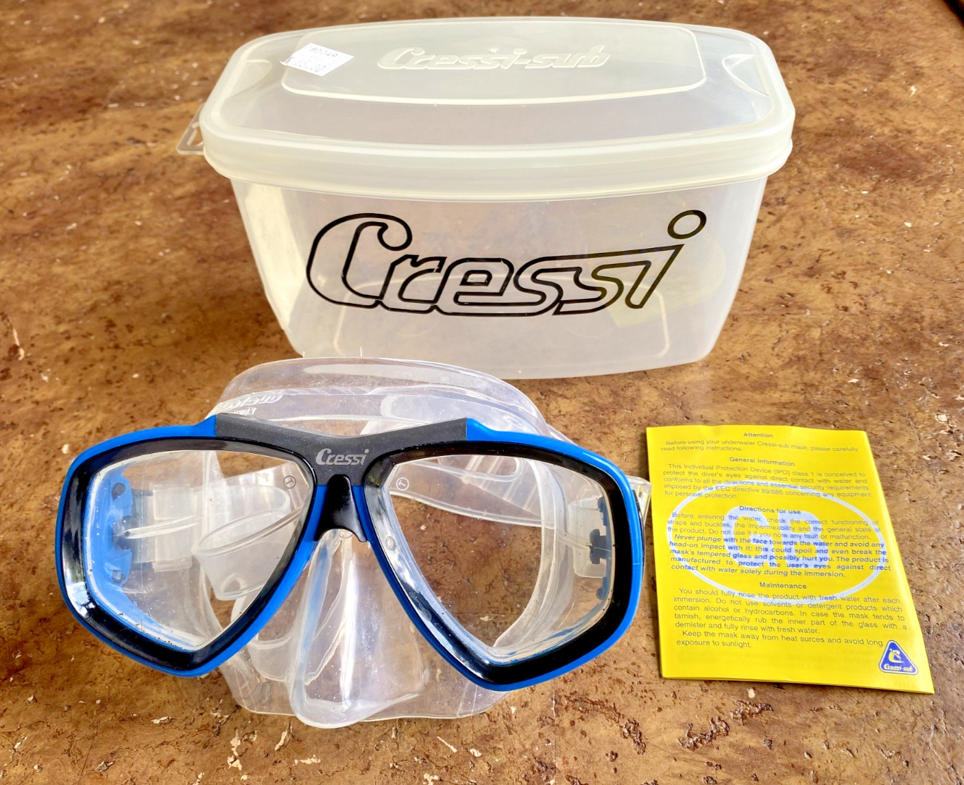 CRESSI Sub Diving Mask in Blue with Case and Instructions – Used Once