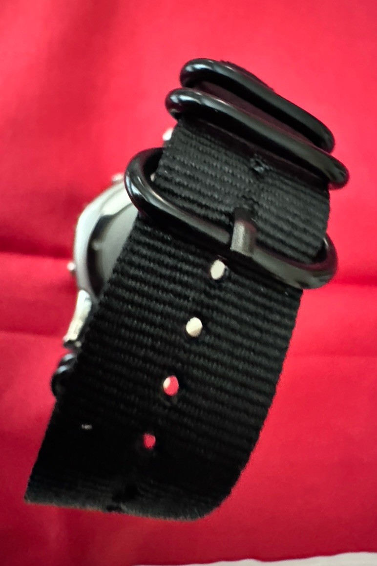 SUUNTO SCUBA D9 WRIST COMPUTER WITH FRESH BATTERY AND NEW CUSTOM WATCH BAND!