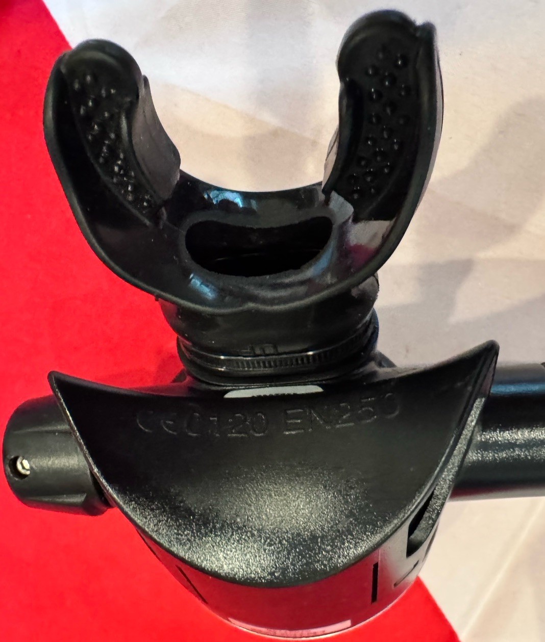 GENESIS GS2000 SCUBA REGULATOR AWESOME SOLID REG IN NICE CONDITION 2 AVAILABLE!