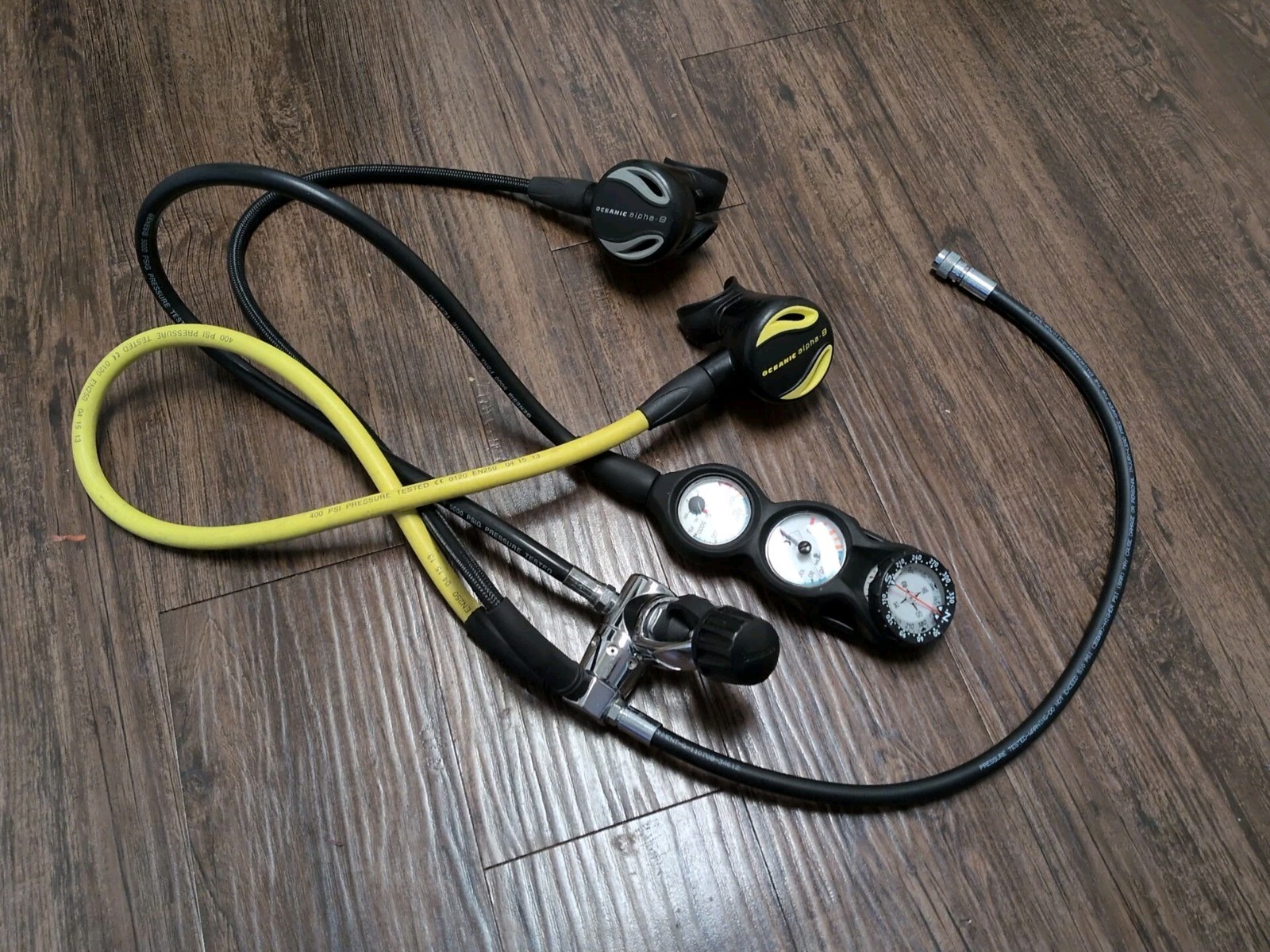 Oceanic Alpha 8 Diving Regulator Yoke Gauges & Genesis 3 Guage Console