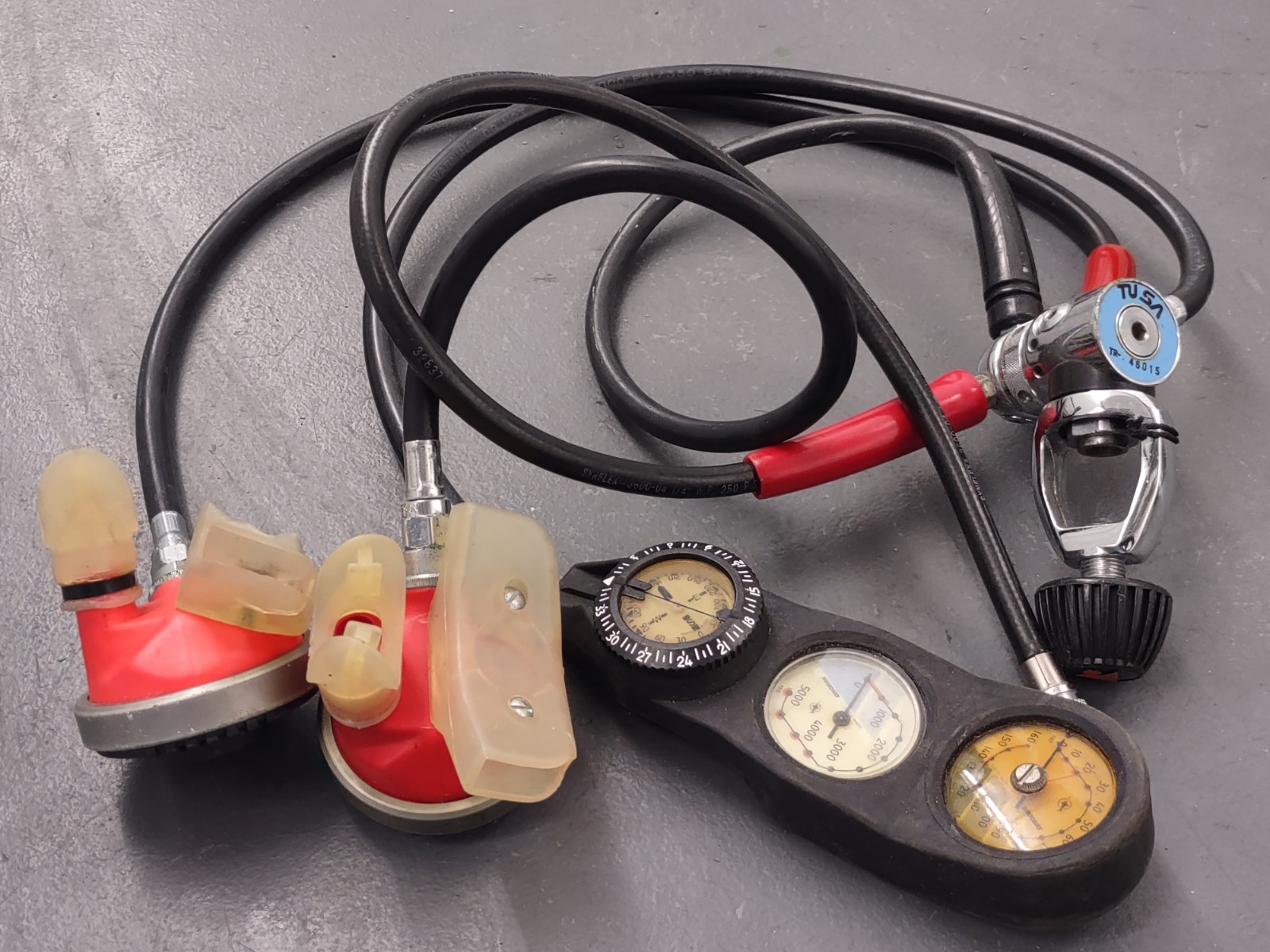 TUSA Scuba Regulator Set with Gauges Mouthpieces TR-46015