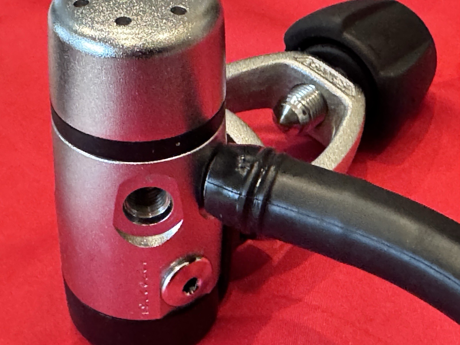 GENESIS GS2000 SCUBA REGULATOR AWESOME SOLID REG IN NICE CONDITION 2 AVAILABLE!