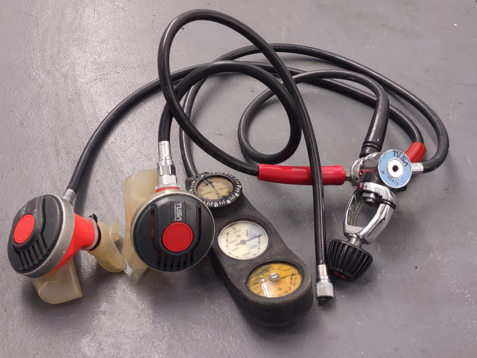 TUSA Scuba Regulator Set with Gauges Mouthpieces TR-46015