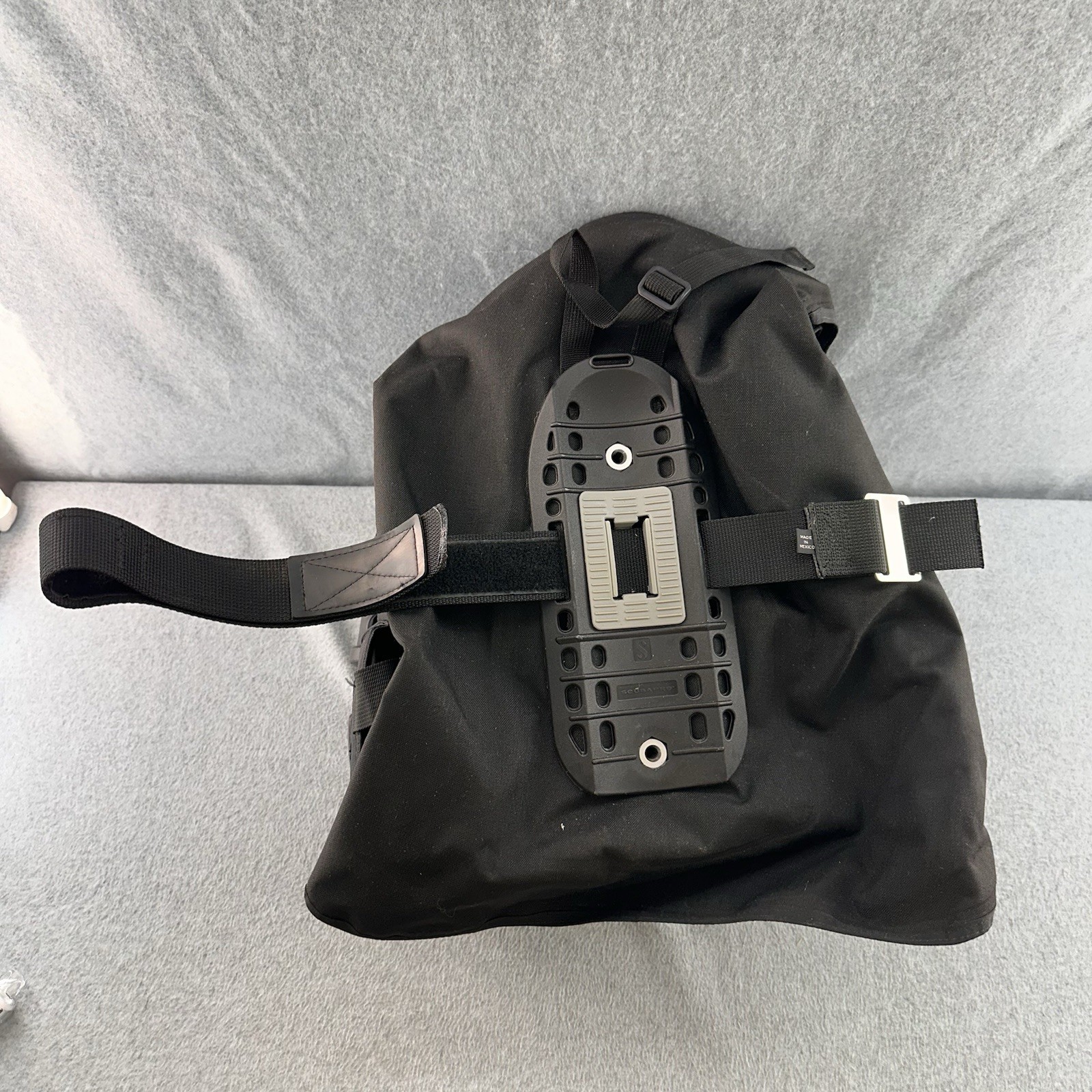 Scubapro KNIGHTHAWK BCD Size Medium Scuba Dive Vest Weight Integrated Air2