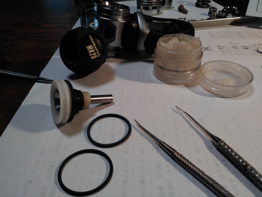 Scubapro MK25 / 10021 Regulator First Stage, Pressure checked; no air leaks