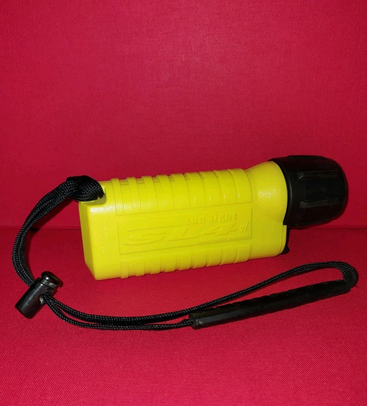 Underwater Kinetics Sun Light SL4 Scuba/Dive Light ~ Yellow ~ 4 C Batteries