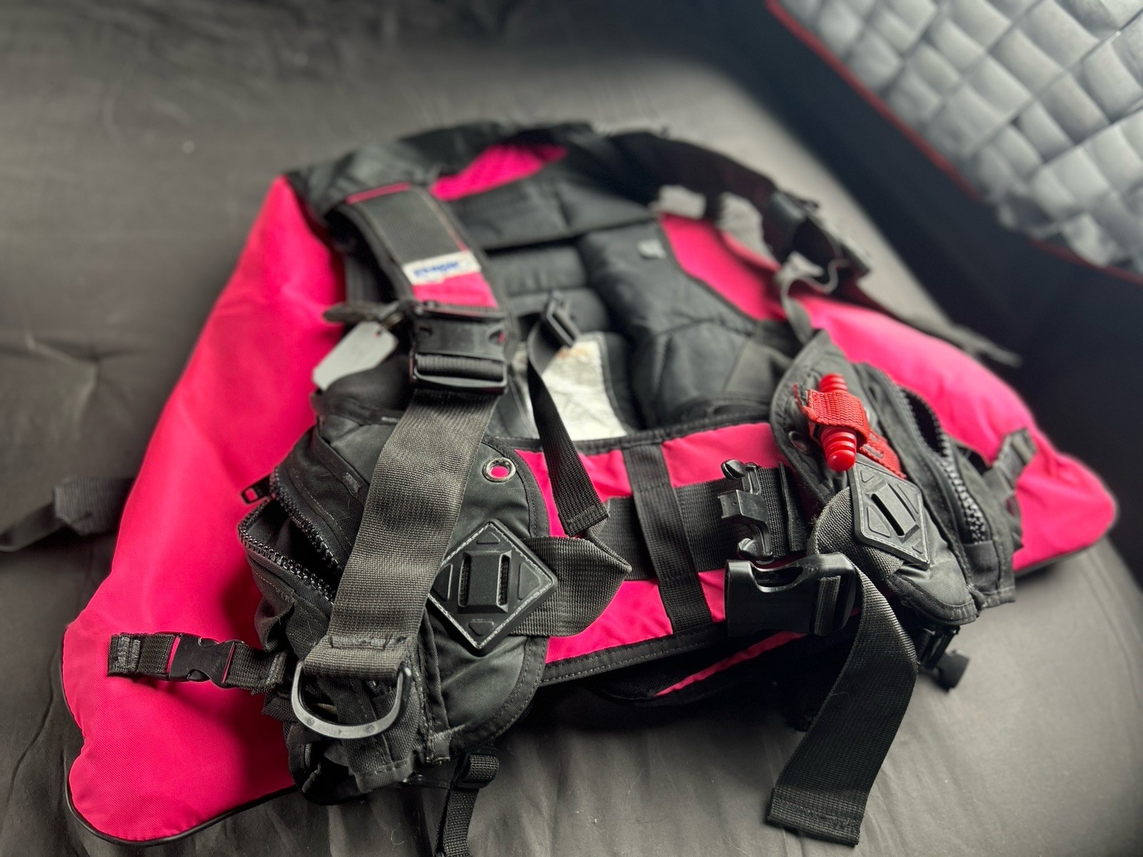 Zeagle System Scuba BCD Vest Size S Black/Pink w/ Inflator Hose & Pockets
