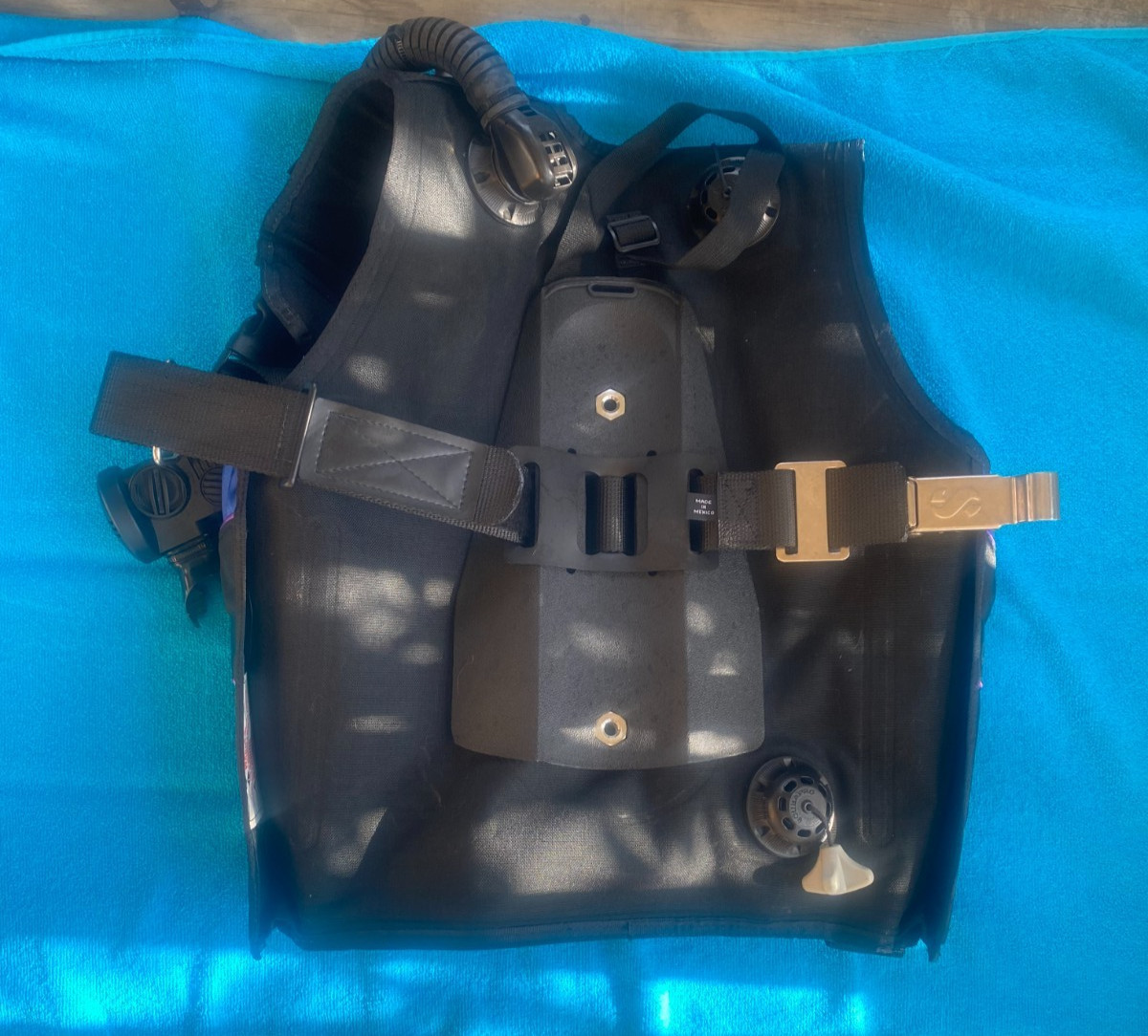 SCUBAPRO BCD. Small. Accent NT. With Air2.