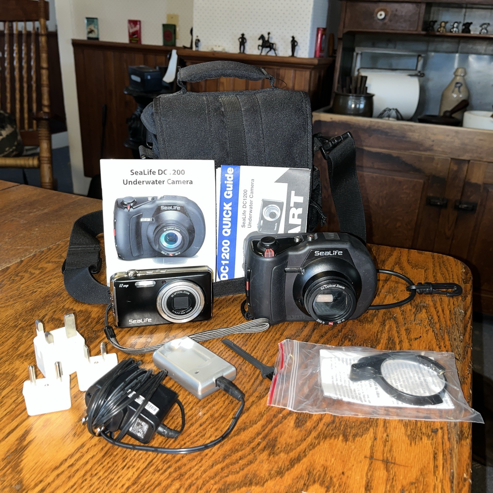 Sealife DC1200 Underwater Digital Scuba Diving Camera W/ Carrying Case