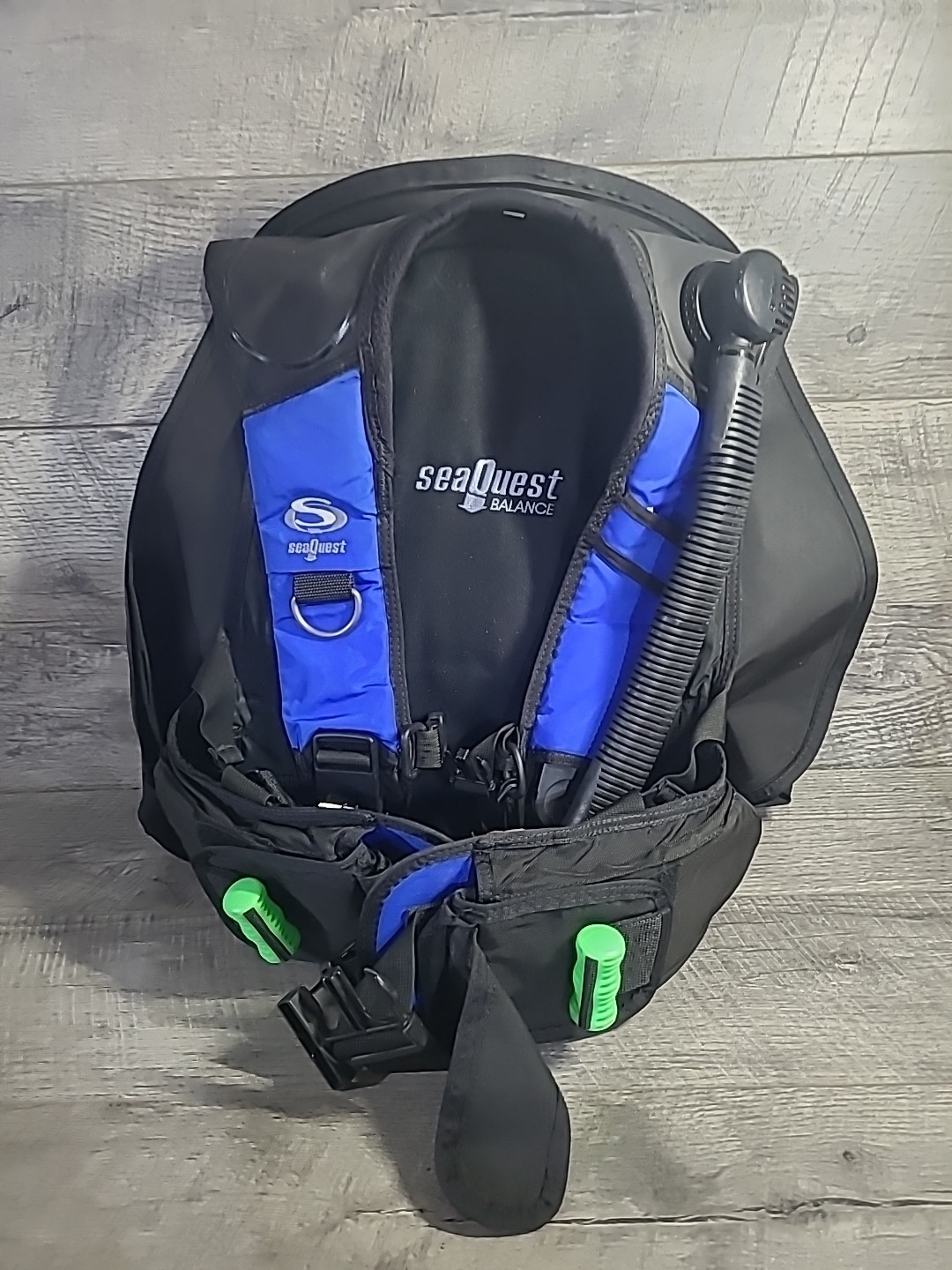 SeaQuest Balance BCD Men’s Size Large And Two 5 lb Weight Pockets