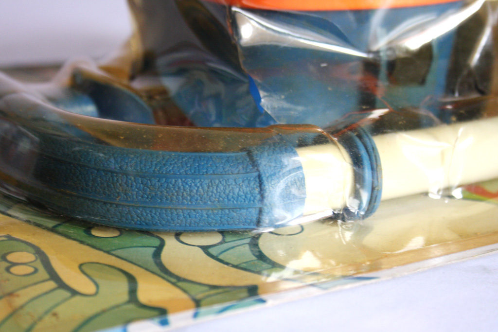 AMAZING VINTAGE 70’S ULTRA RARE SWIMMING SNORKEL MASK HONG KONG NEW SEALED!