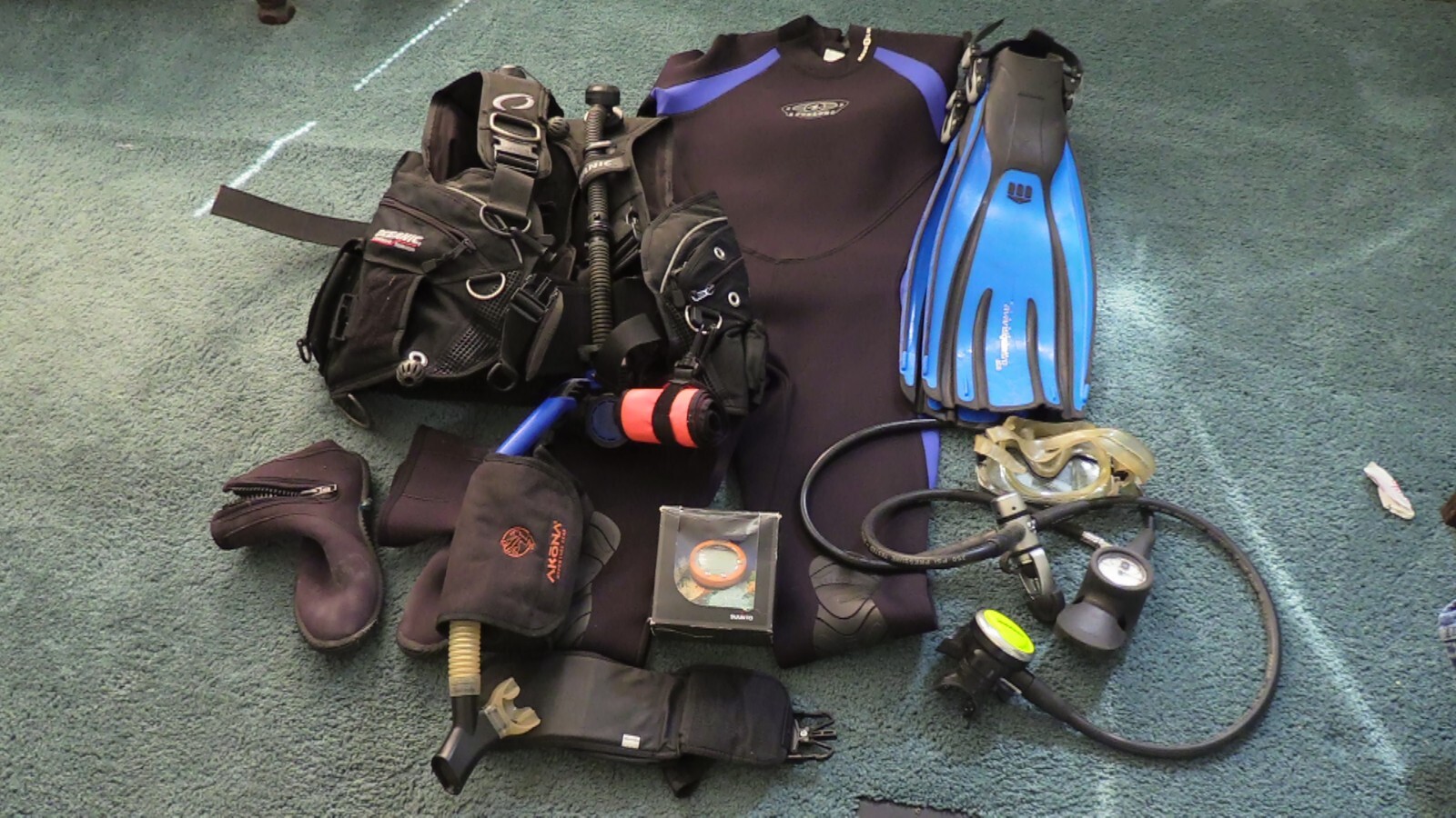 Scuba Gear Lightly used Adult Medium with Suunto Zoop Dive Computer