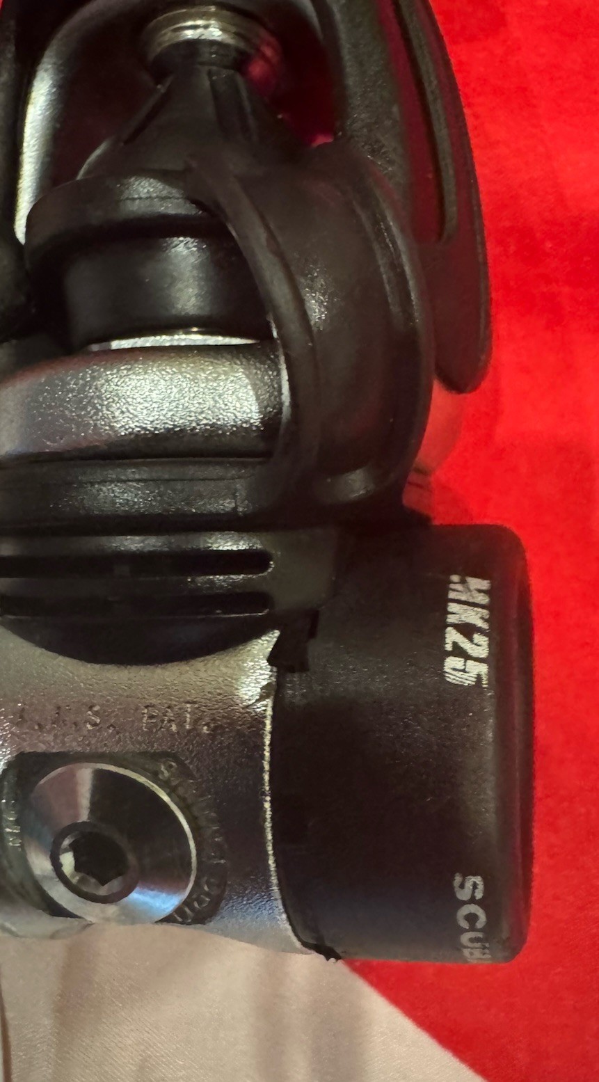 SCUBAPRO REGULATOR S600 MK25 WITH MIFLEX HOSE COOL!