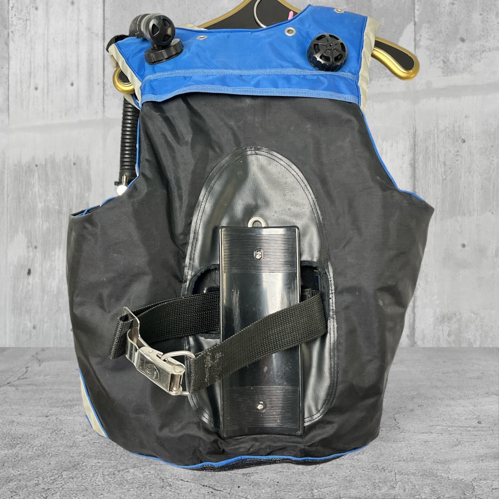 SMY Scuba U.S.A. Buoyancy Compensator Vest Large 45 Lbs Capacity Black & Blue