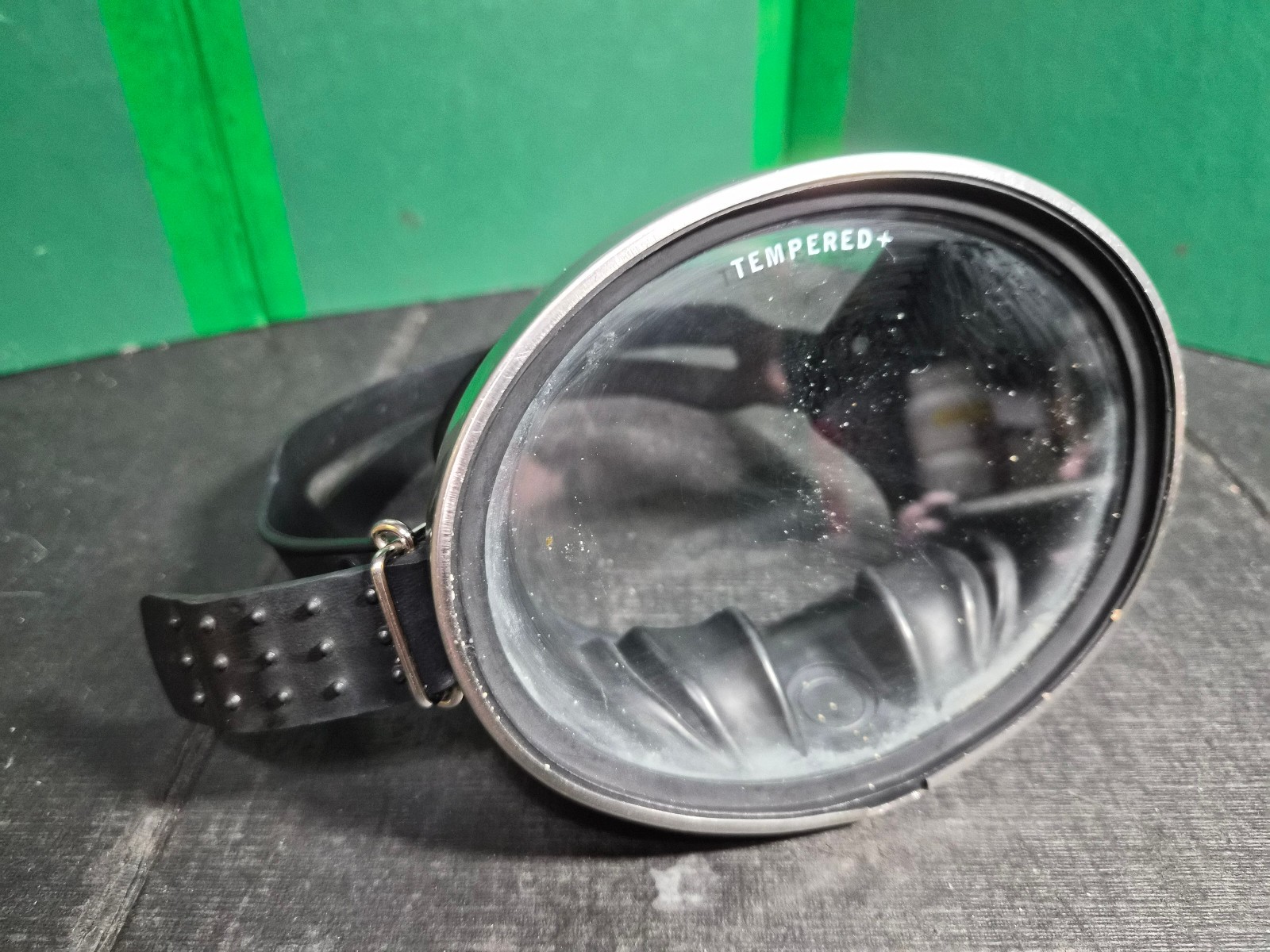 Vintage Scuba Pro Dive Mask Metal Rubber Tempered Oval Glass Black