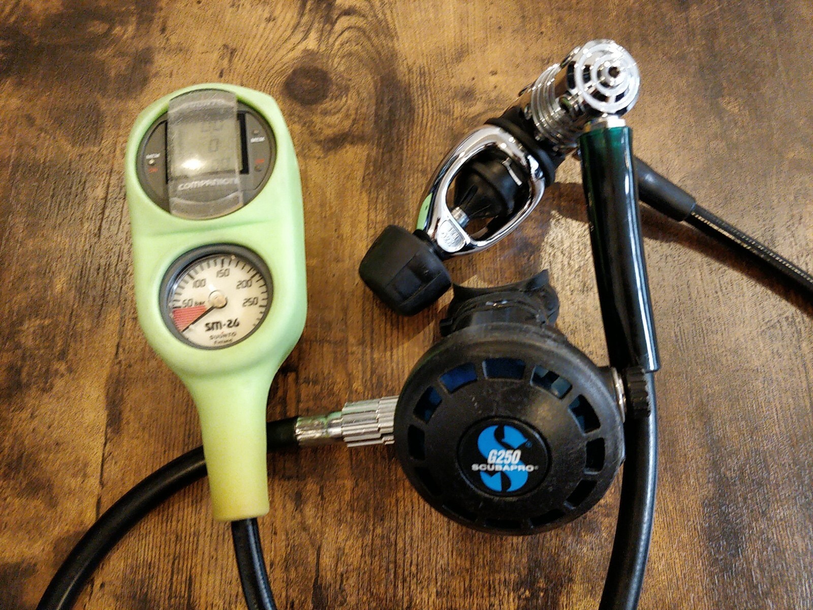 Scubapro regulator g250 and mk25 and Suunto gauge and computer just overhauled!
