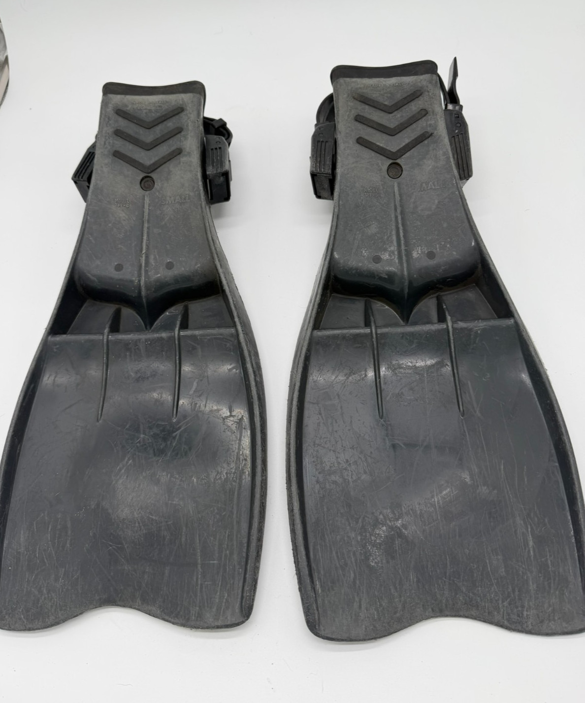 Vintage Dacor Turboflex Graphite Scuba Diving Fins Vented Made in Italy Small
