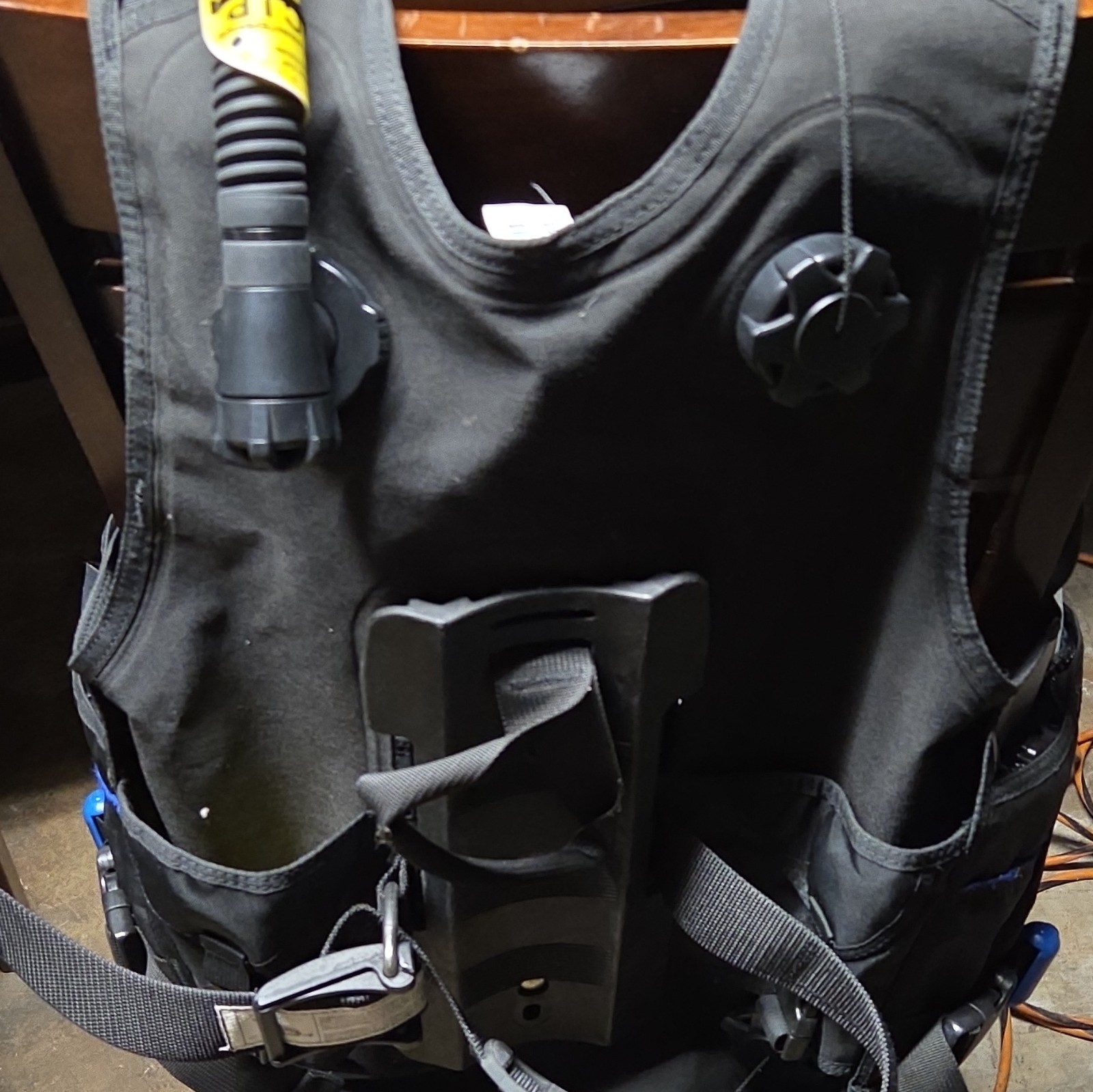 Dacor Scuba Diving BCD Buoyancy Compensator Vest Black/Blue w/ Inflator Hose