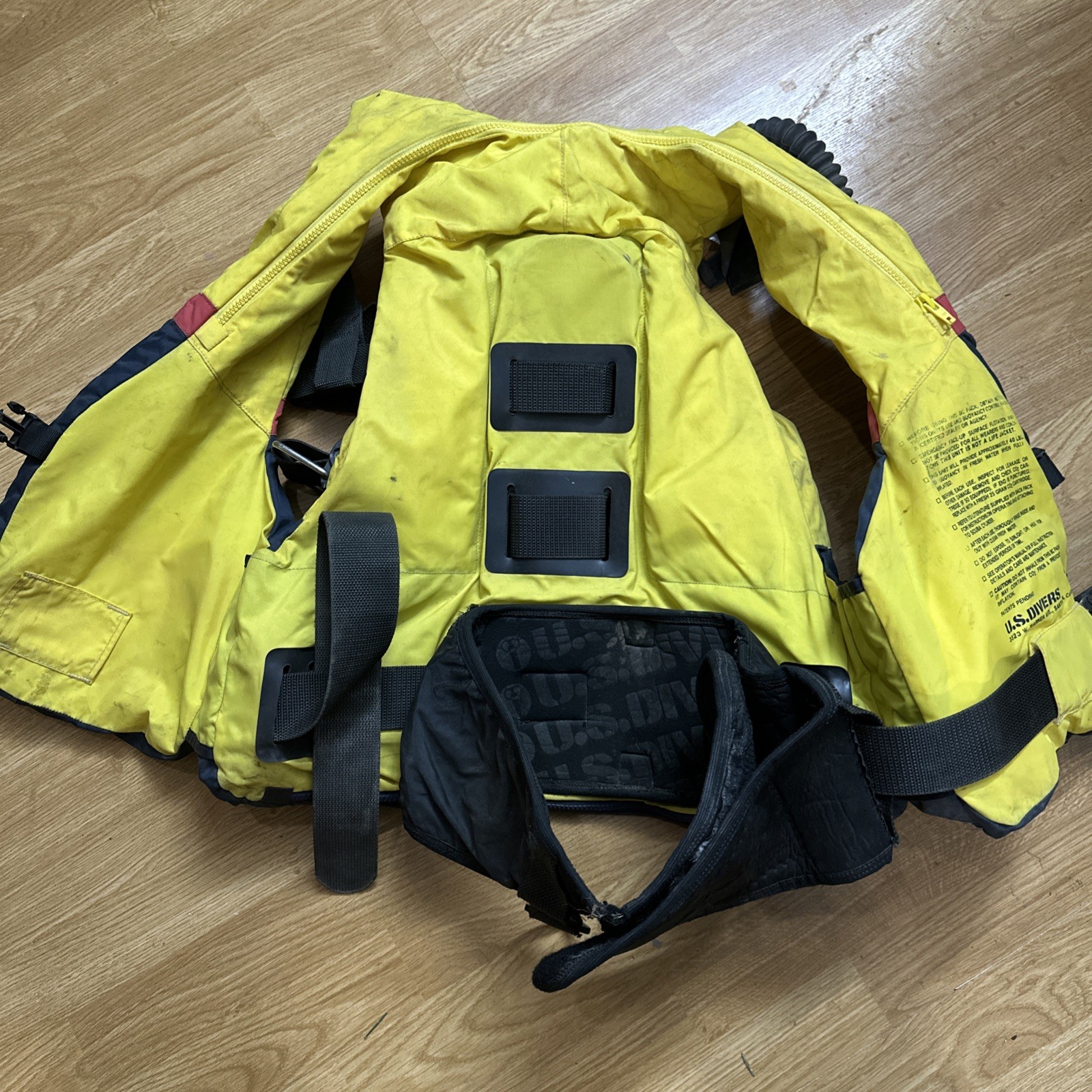 Scuba Diving BCD Vest CO2 Life Vest Us Divers Size Large