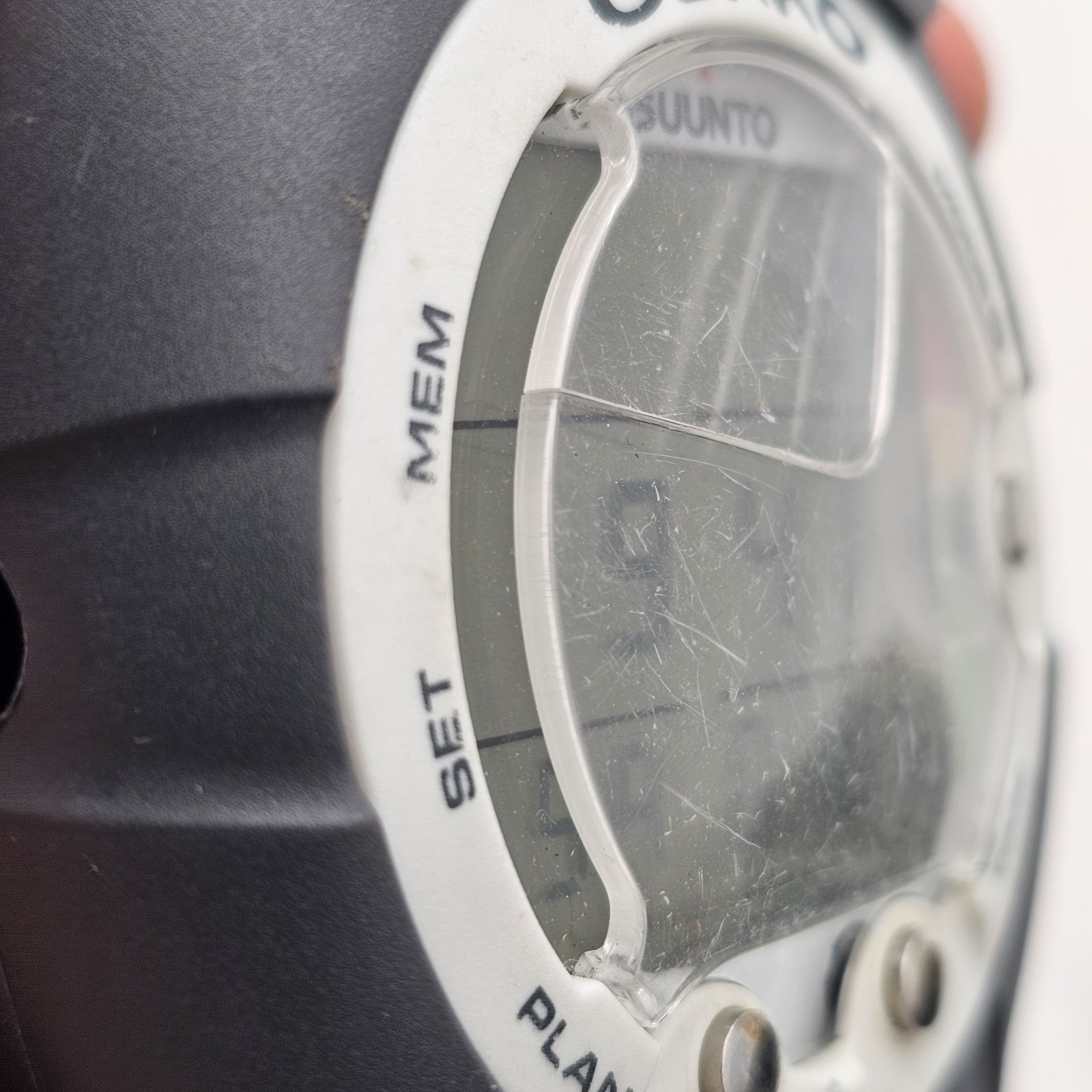 Suunto Gekko Dive Computer Module Cracked Screen Protector – New Battery
