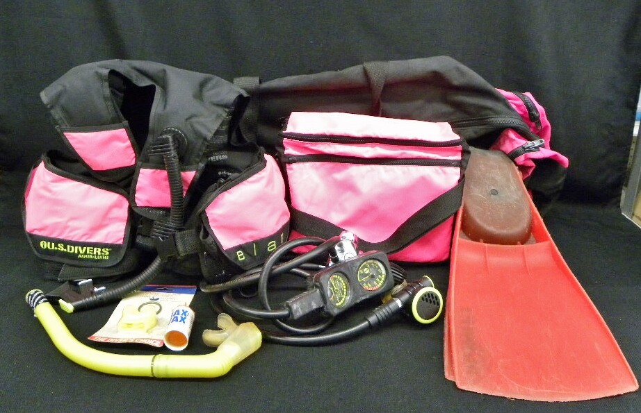 US Divers Scuba (W) Elan B.C. 1st 2nd Stage Micra Regulator, Fins, Snorkel (109)