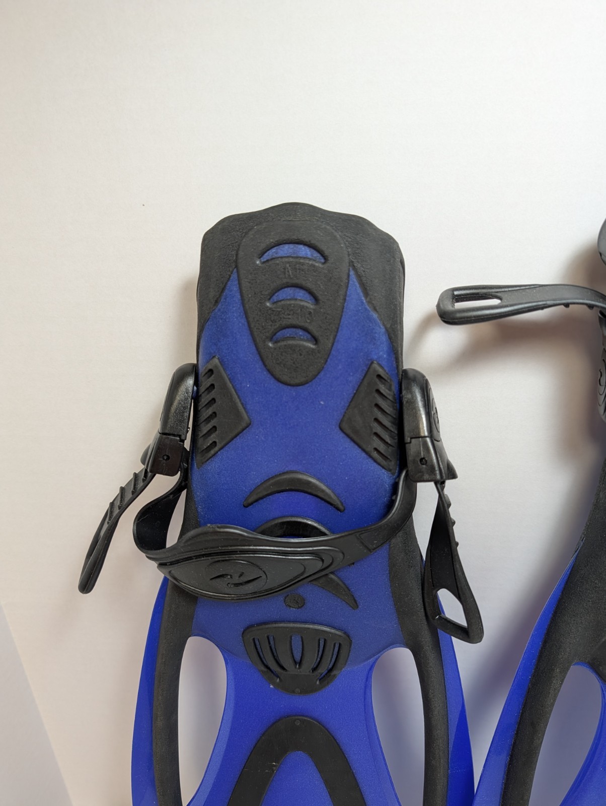 U.S. Divers Proflex Snorkel Set Adult Medium 7-10 Mask Fins Snorkel DVD Bag