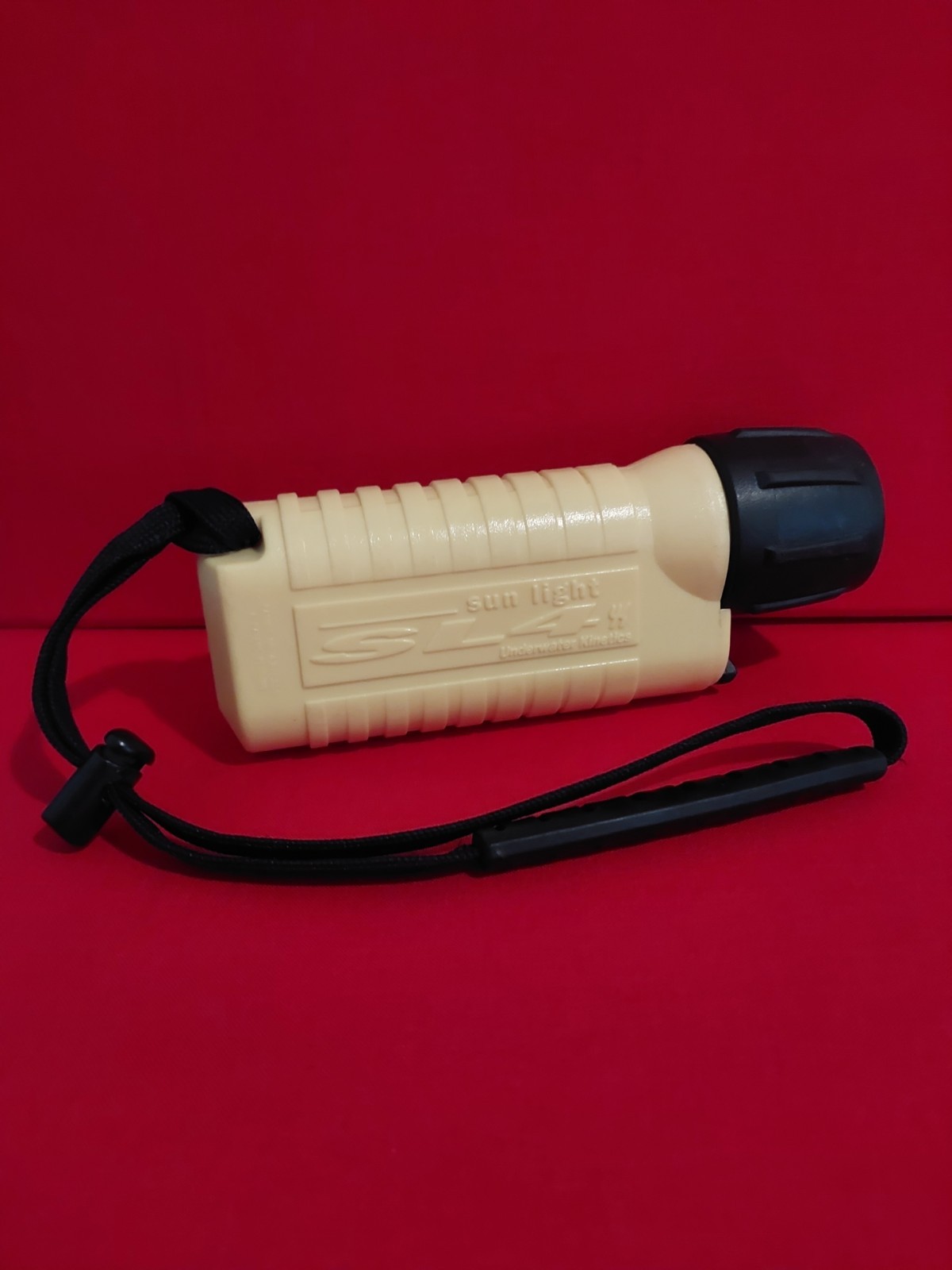 Underwater Kinetics Sun Light SL4 Scuba/Dive Light ~ Yellow ~ 4 C Batteries