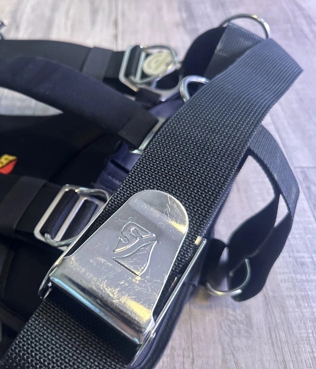 Dive Rite Transpac XT Harness, Gently Used. Size 17” Medium (T3300 Soft Pack)