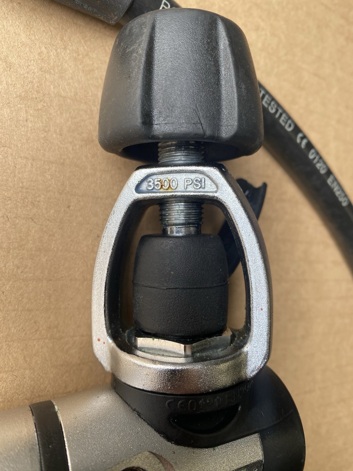 SCUBA DIVING PRE-OWNE GENESIS REGULATOR