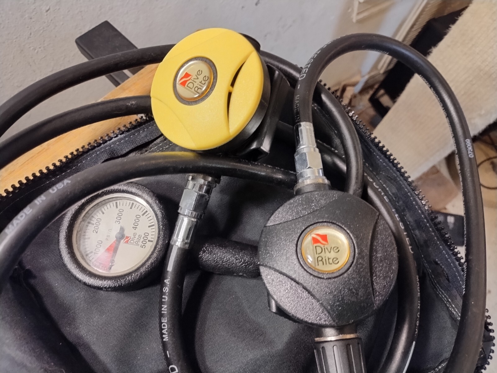 Dive Rite RG1200 Octopus Regulator System w/ Meter and Case **EUC