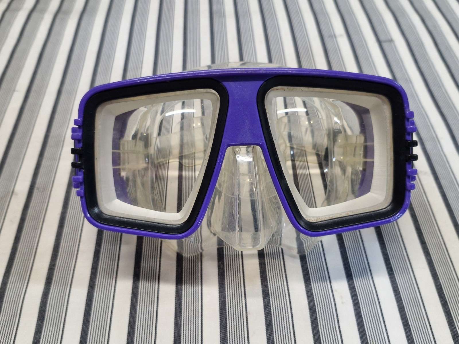 US Divers Hawaii 2 Snorkeling Diving Mask Purple Clear Adult w/ Storage Case