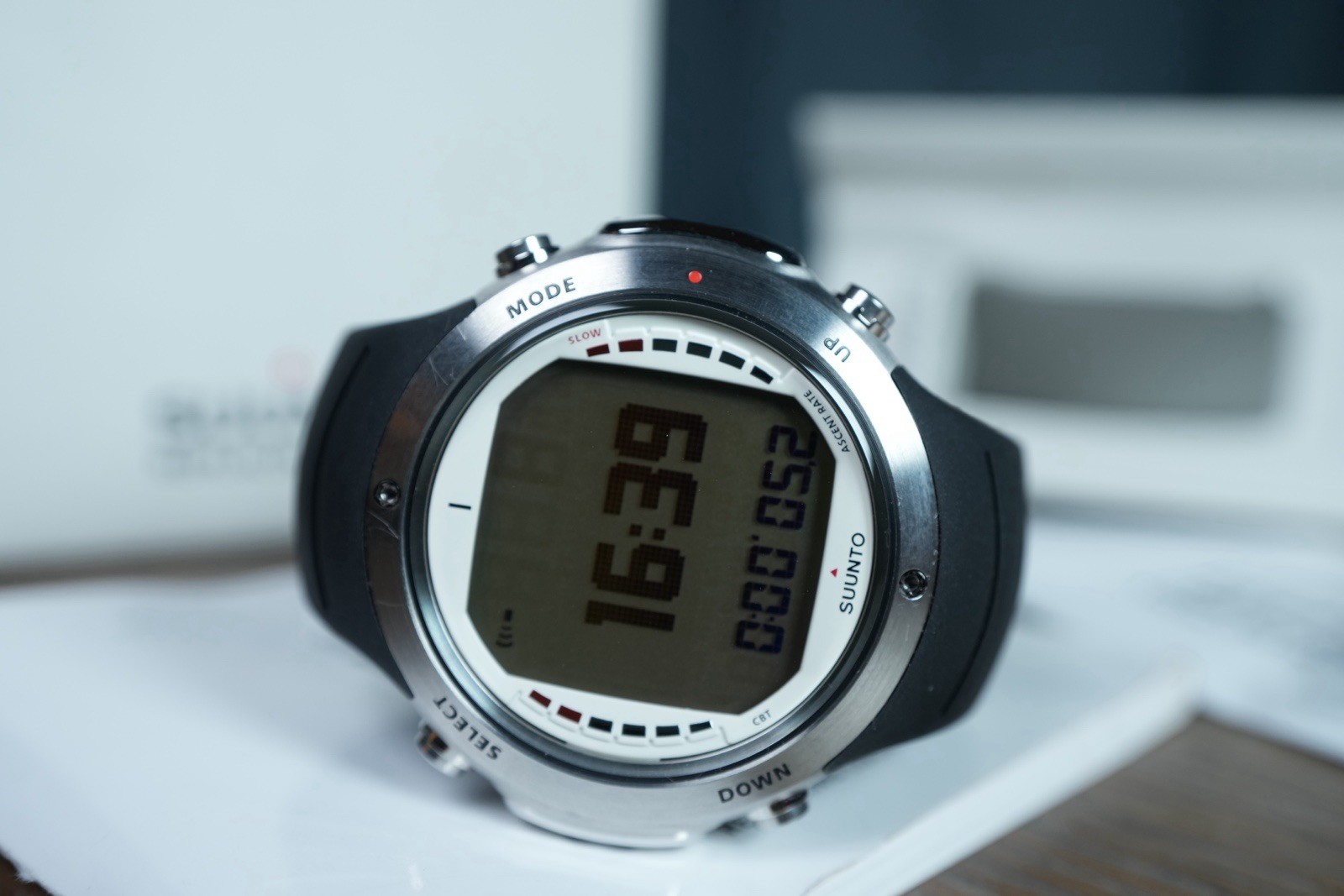 SUUNTO D6 Wrist Diving Computer Digital Compass Watch + Box & New Battery