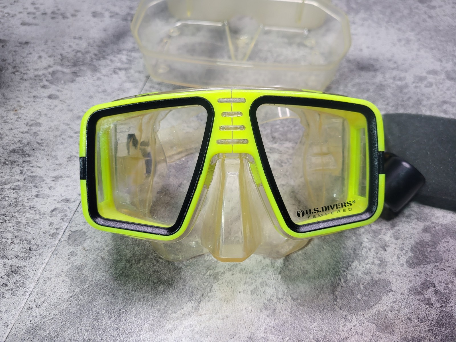 U.S Divers Hawaii 4 Snorkel Mask With Case Adjustable, Clear Tempered Glass