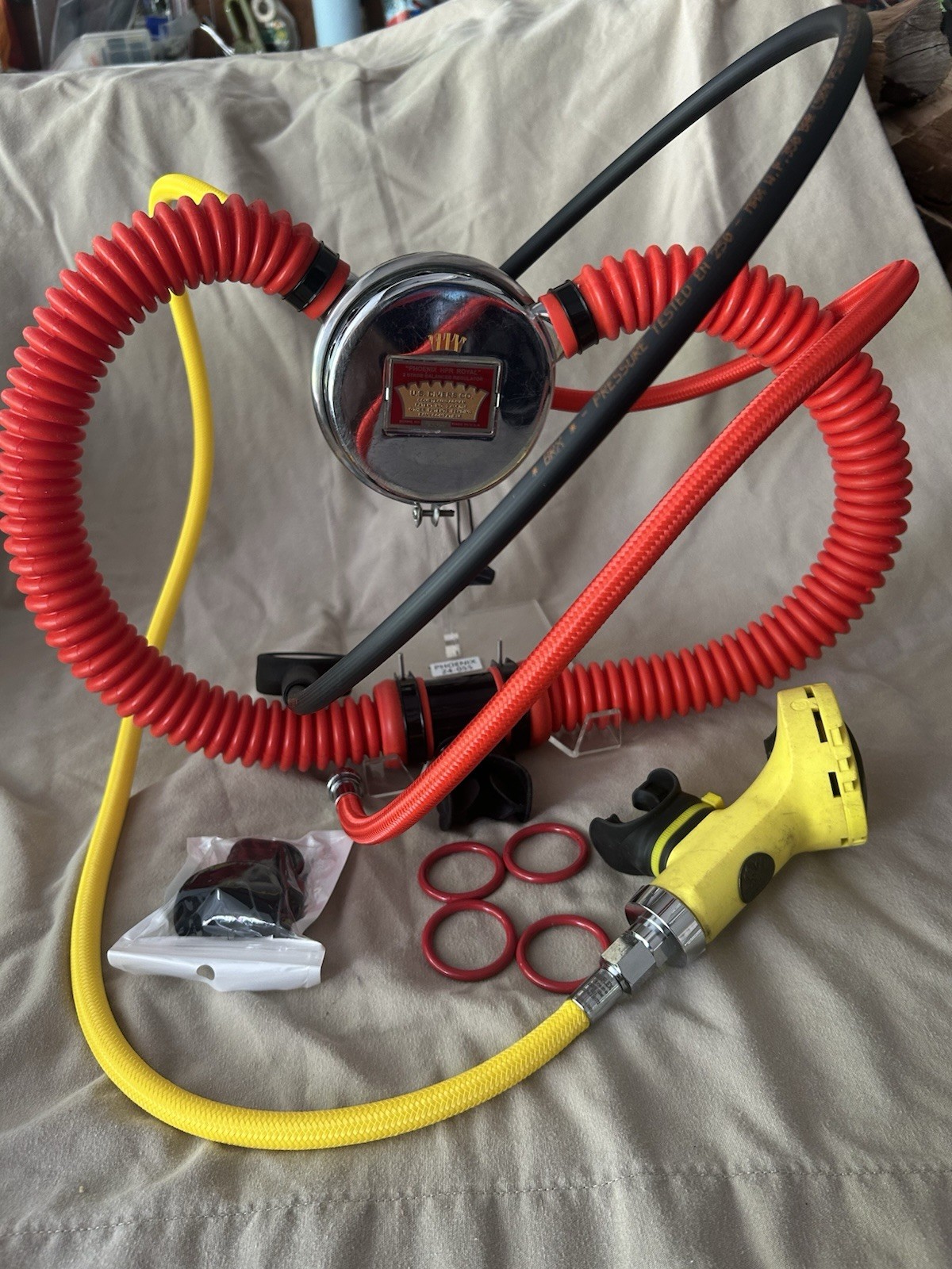 Phoenix PRAM Plus HPR Royal Aquamaster Double Hose Regulator LOOK Red Hoses