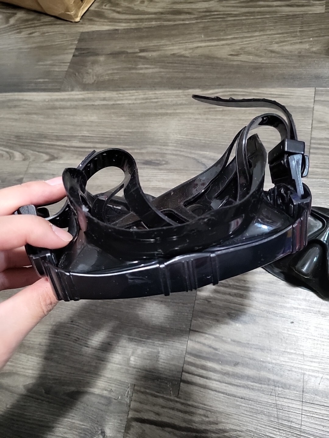 SEA SNORKLE MASK 2 ADULTS SIZE AND ONE KID SIZE