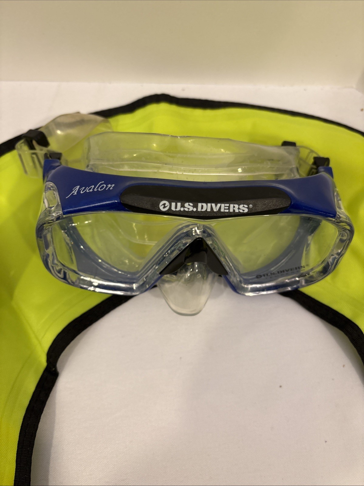 US Divers Avalon Adult Size Medium Snorkel Set Mask Fins Vest Tube And Carry Bag