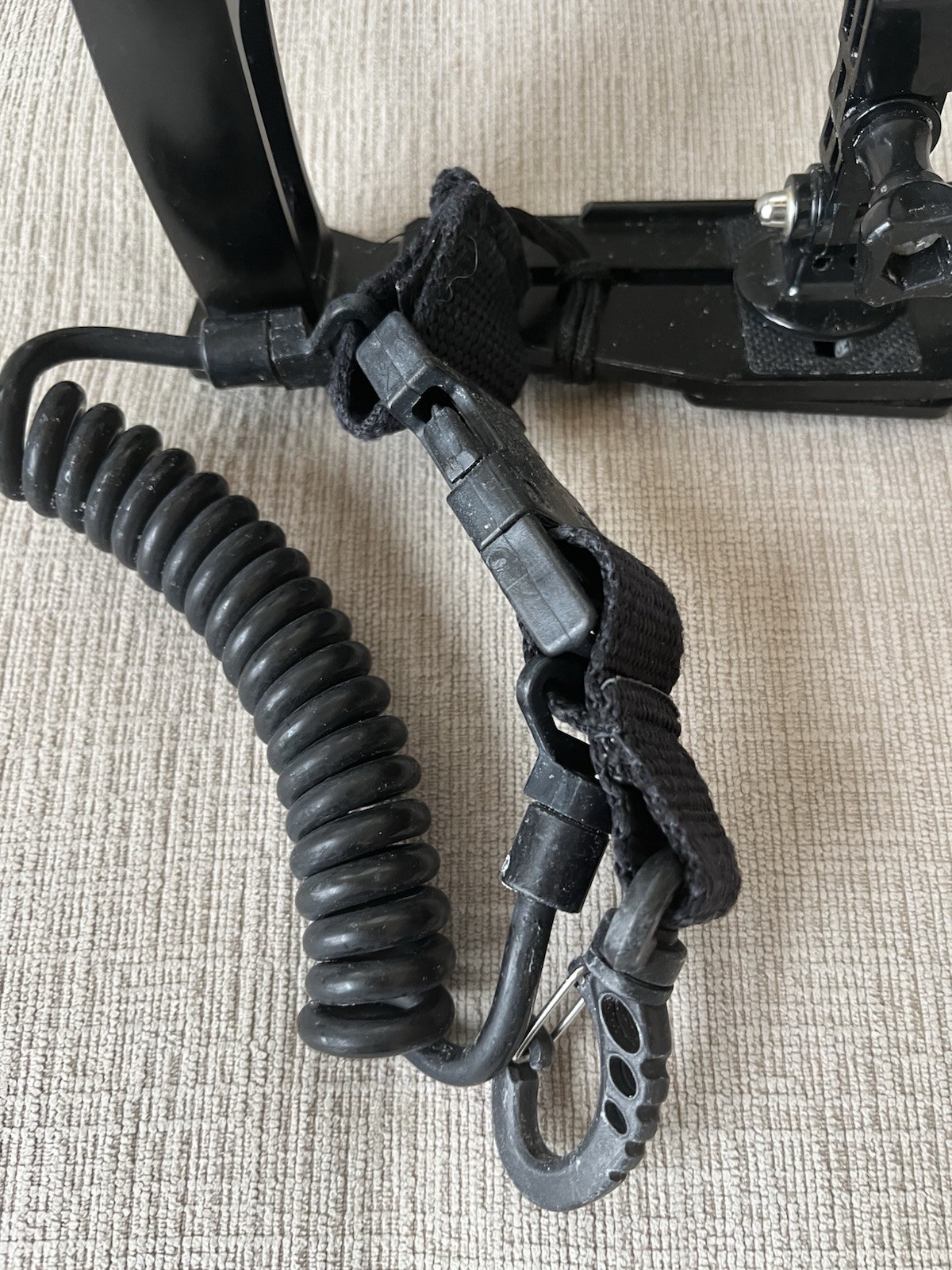 For a GO PRO Underwater Metal TrayWith Floats And Scuba Clip To BCD.