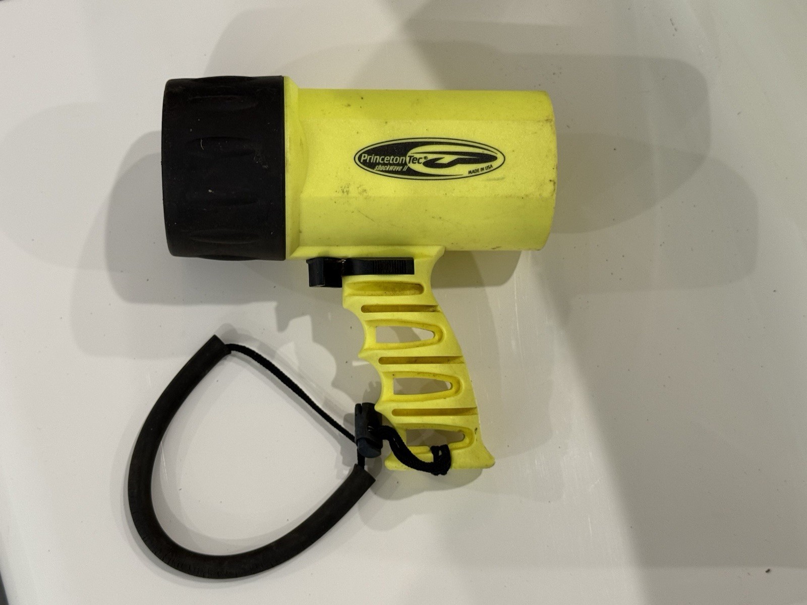 Princeton Tec Shockwave II LED Dive Light – Yellow – Good Condition