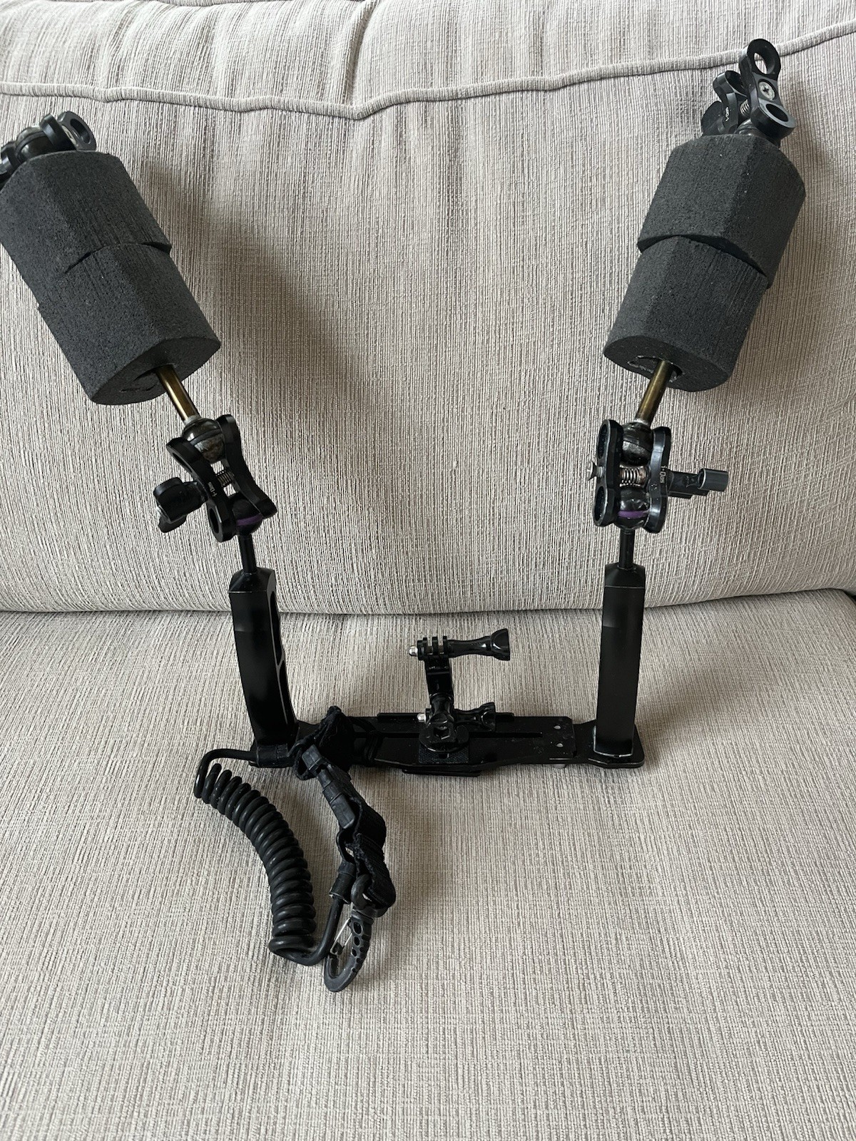 For a GO PRO Underwater Metal TrayWith Floats And Scuba Clip To BCD.