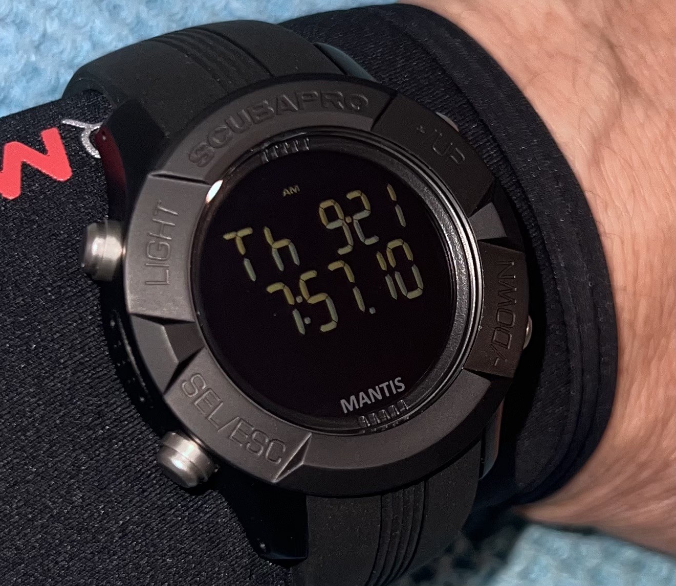 ScubaPro Mantis 1.0, Wrist Dive Computer, All Black, Limited Edition