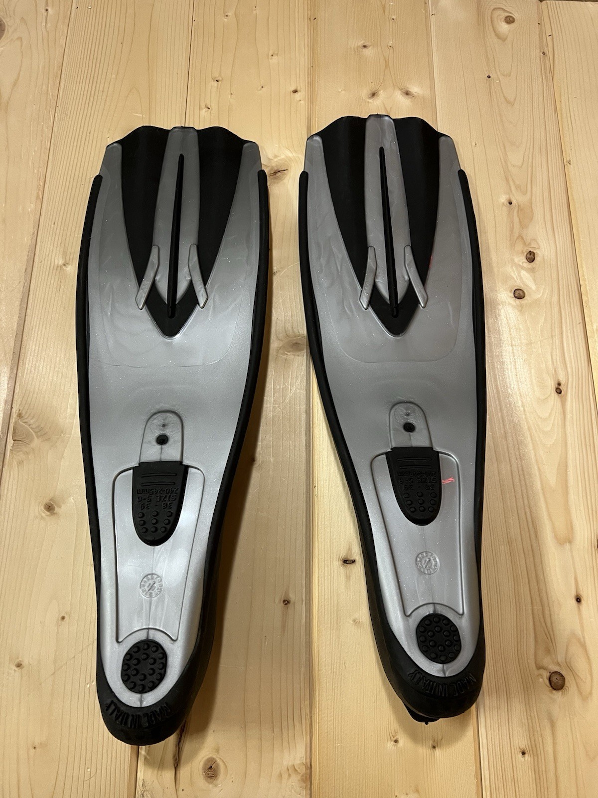 Deep Blue Gear Snorkeling Set – Fins + 2 Safety Vests (One New)