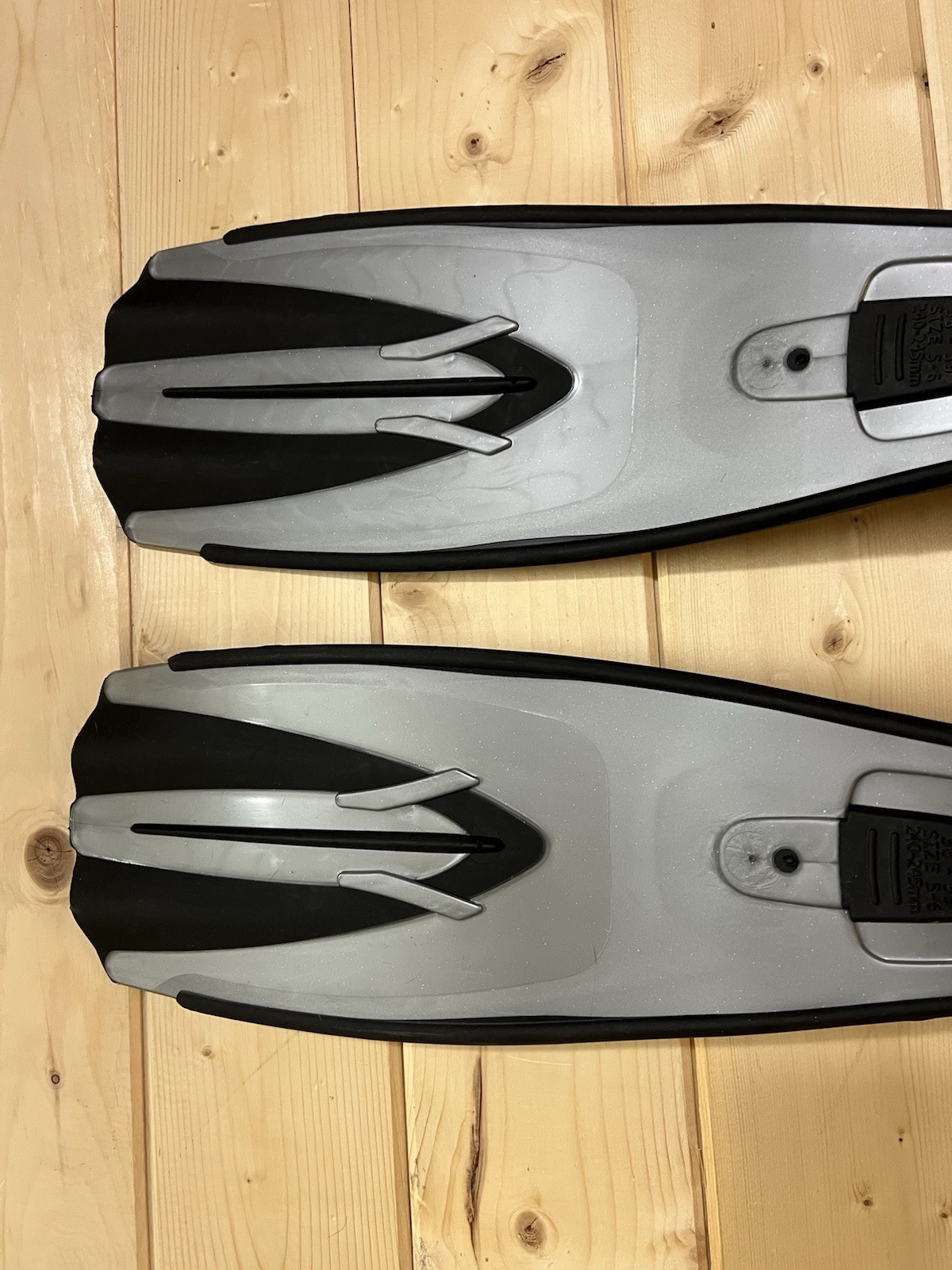 Deep Blue Gear Snorkeling Set – Fins + 2 Safety Vests (One New)