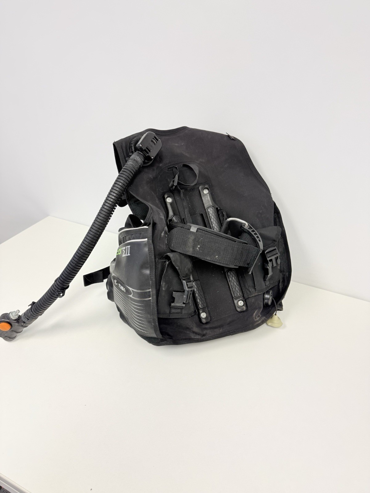 TUSA Liberator Sigma II BCD, Black Medium Vest