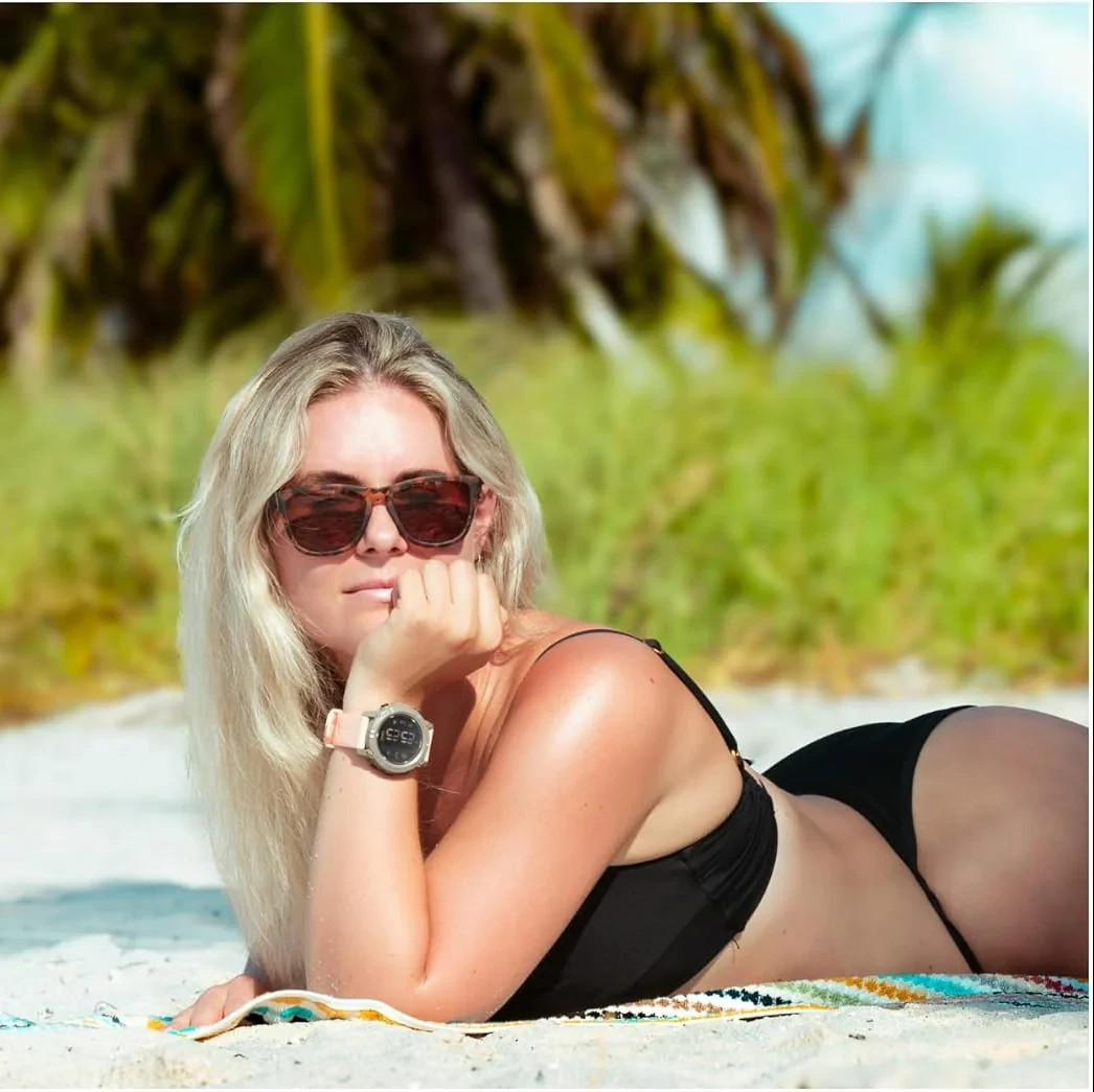Garmin Descent G2 Watch Style Dive Computer with Bright AMOLED Display, Black