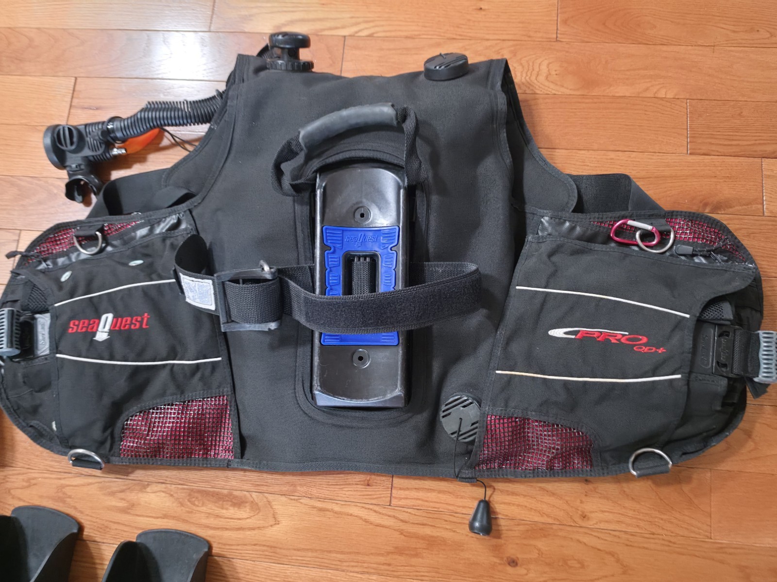 Complete Scuba Gear Set SeaQuest BCD Medium Suunto Gekko Computer TUSA Fins Bag